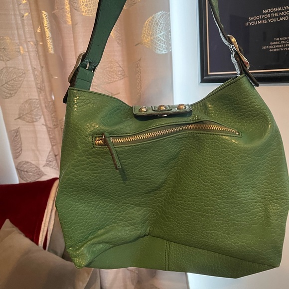 Green Guess purse - Picture 4 of 5